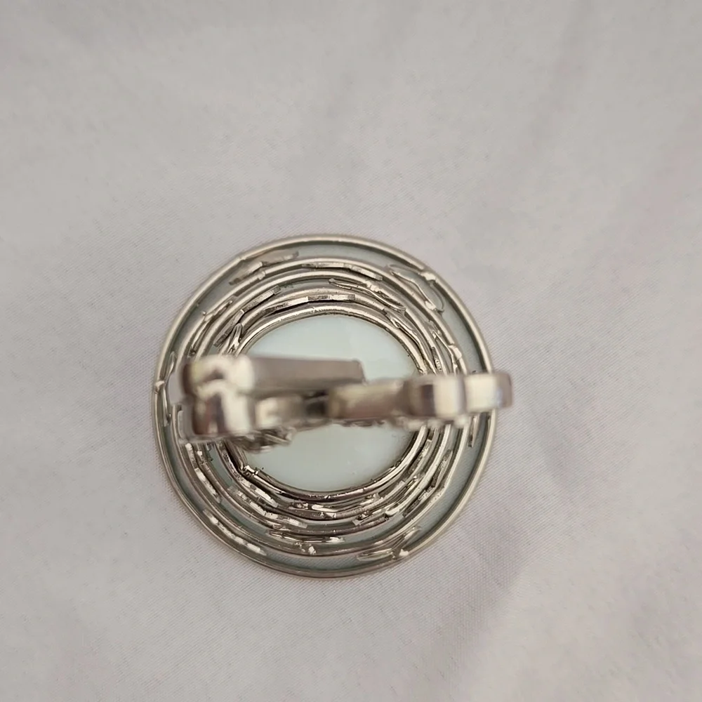 Vintage Stained Glass Bride and Groom 6 inch cake topper - Picture 4 of 8